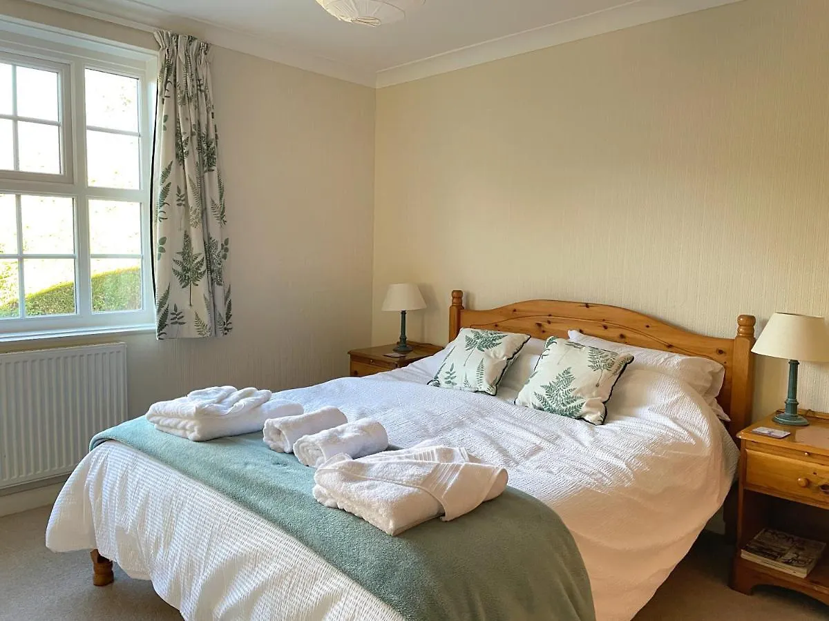 Tatil Evi Spacious 4 Bedroom House With Garden And Parking Sheffield